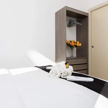 Anzur Yourhosthelper Κάννες