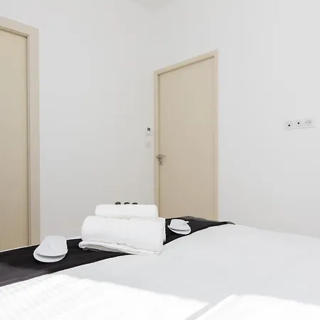 Anzur Yourhosthelper * Κάννες