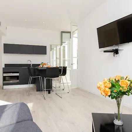 Anzur Yourhosthelper * Cannes