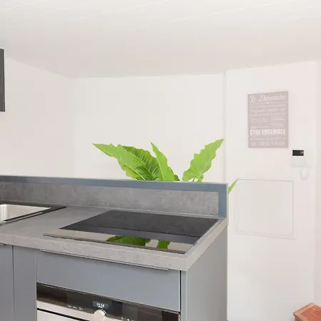 Anzur Yourhosthelper * Κάννες