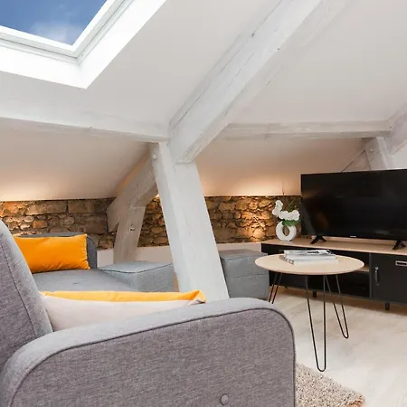 Anzur Yourhosthelper * Cannes