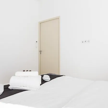 Anzur Yourhosthelper Apartment