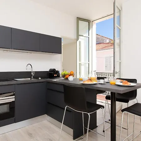 Anzur Yourhosthelper *