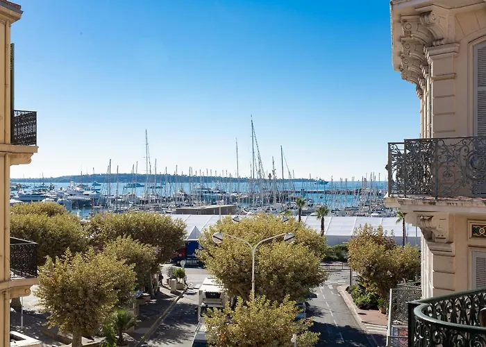 Anzur Yourhosthelper * Cannes